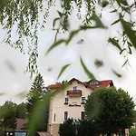 Bitoraj Hotel